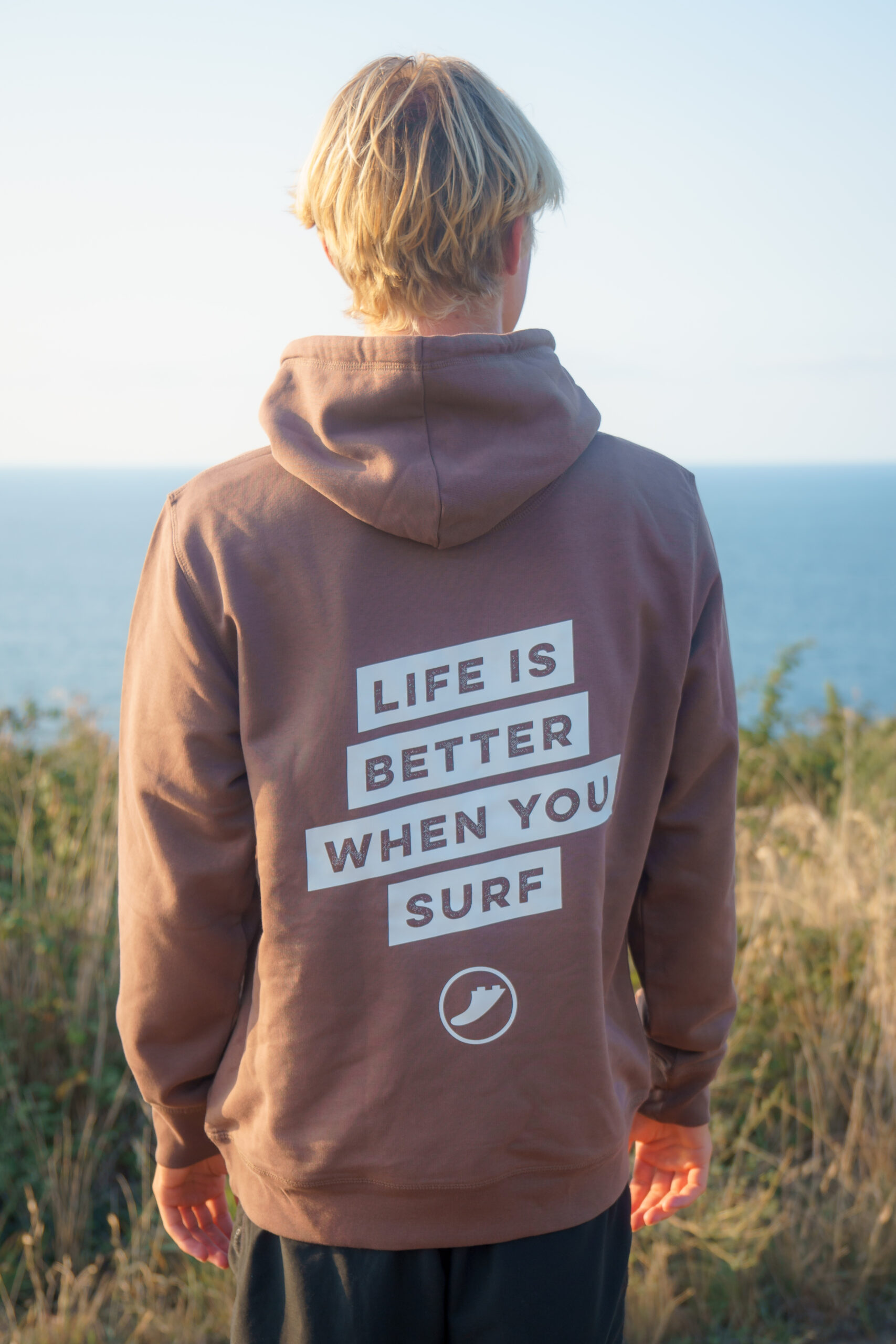 Mikina LIFE IS BETTER WHEN YOU SURF mocha
